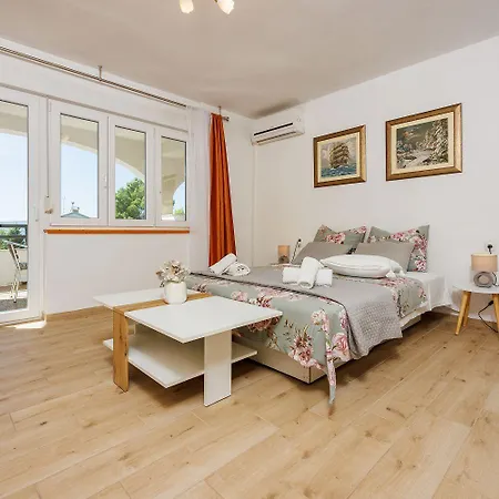 Apartment Hundefreundliches Nur 230 Meter Zum Mit 4 Klimaanlagen, Parkplatz, Meerblick Crikvenica