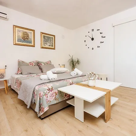 Apartment Hundefreundliches Nur 230 Meter Zum Mit 4 Klimaanlagen, Parkplatz, Meerblick Crikvenica