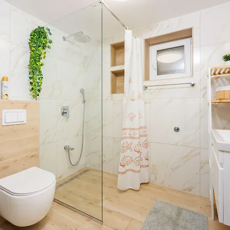 Hundefreundliches Nur 230 Meter Zum Mit 4 Klimaanlagen, Parkplatz, Meerblick Apartment Crikvenica