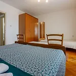 Hundefreundliches Nur 230 Meter Zum Mit 4 Klimaanlagen, Parkplatz, Meerblick Apartman *