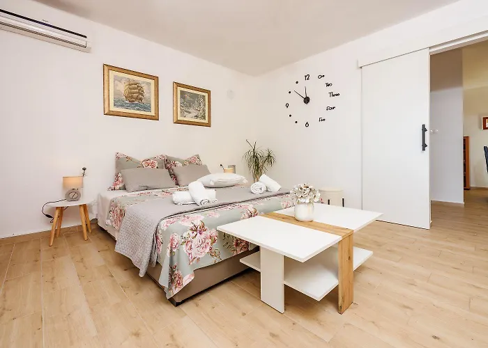 Apartment Hundefreundliches Nur 230 Meter Zum Mit 4 Klimaanlagen, Parkplatz, Meerblick Crikvenica